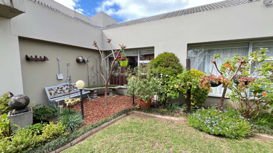 4 Bedroom Property for Sale in Hartenbos Central Western Cape